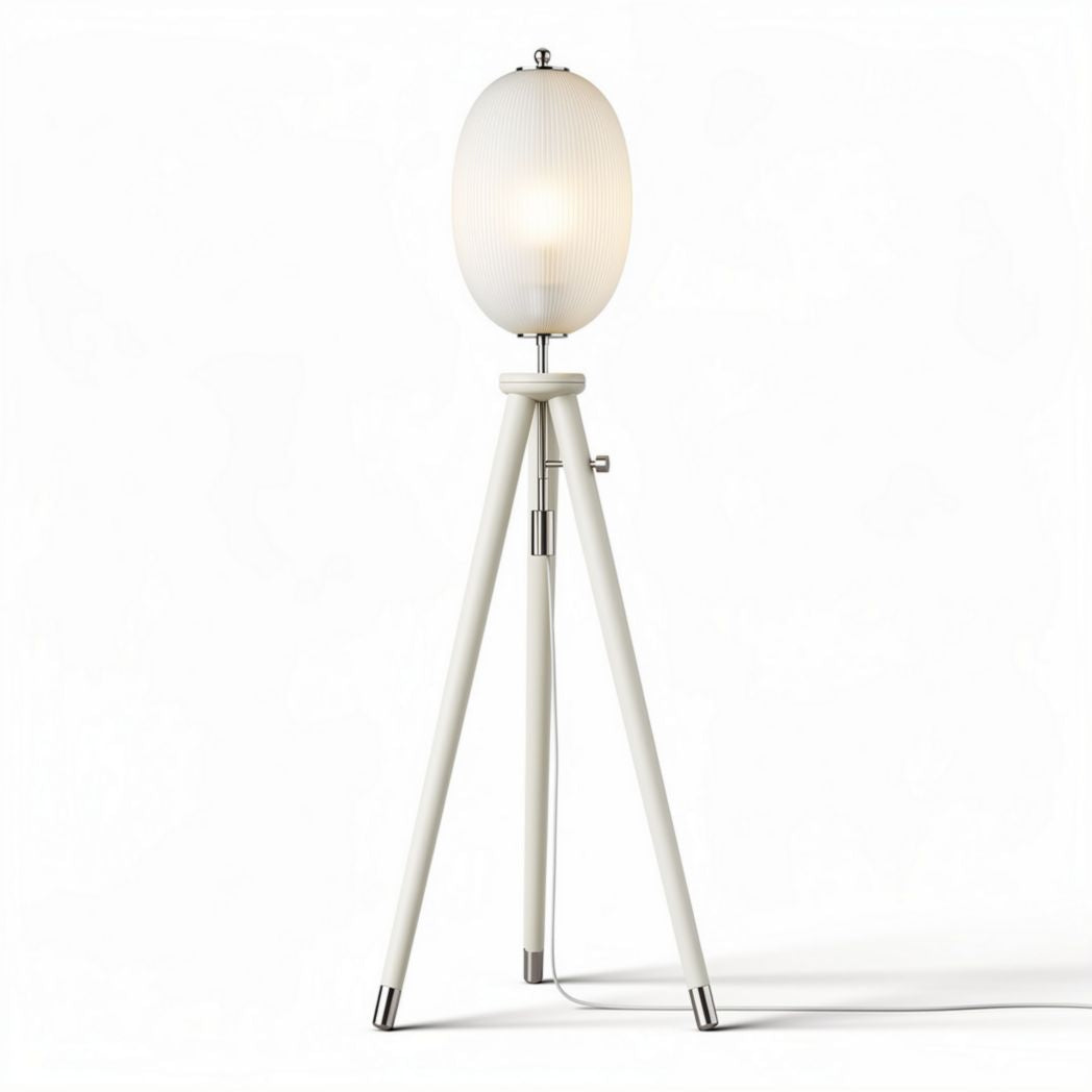 Vloerlamp met een witte lampenkap van kunststof en houten standaard 25 x 25 x 150cm